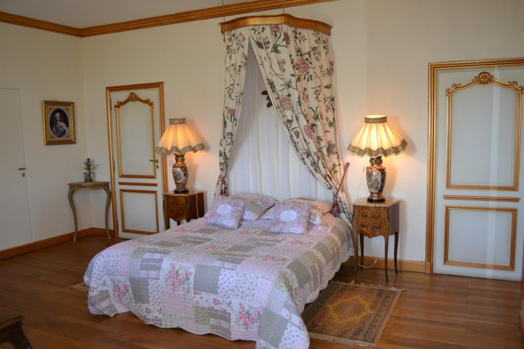 Chateau De Peufeilhoux Vallon-en-Sully ภายนอก รูปภาพ